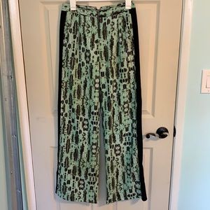 BCBG MAXAZRIA green/brown/black pants. Size XS.